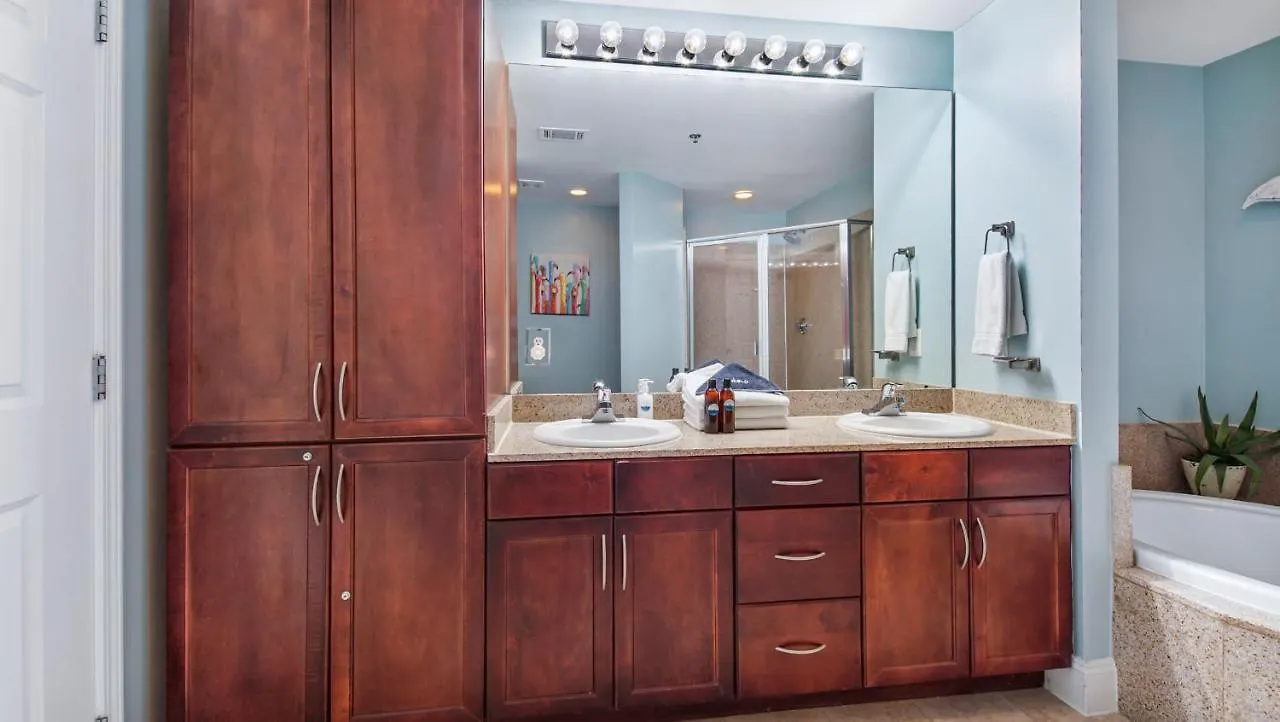 Semesterbostad Latitude Adjustment At Laketown Wharf #1107 By Nautical Properties Vacation Rentals Panama City Beach USA